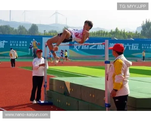 上海市民运动会设95岁以上组别,百岁老人完成铅球比赛