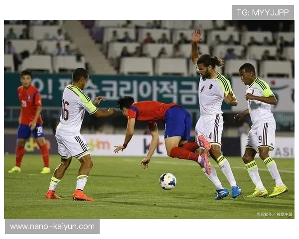 帕尔马热那亚比赛沉闷，双方中场失误频频致进攻停滞